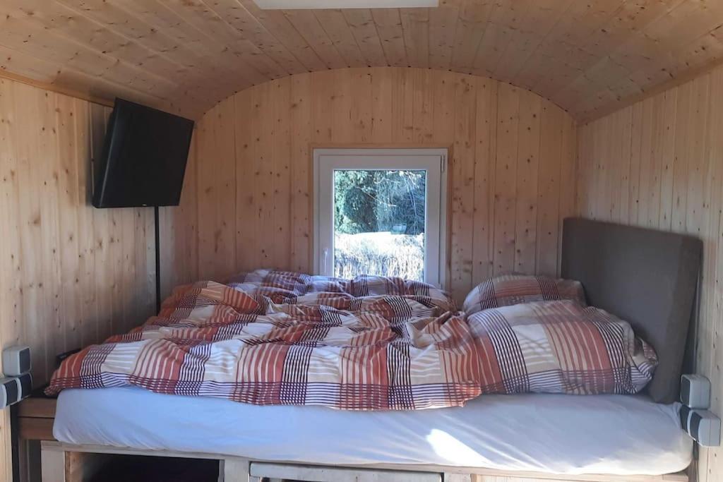 Zirkuswagen Glamping Fuer 2 Mit Veranda Kueche Netflix Parken Und Hofladen Steinhofel Exterior foto